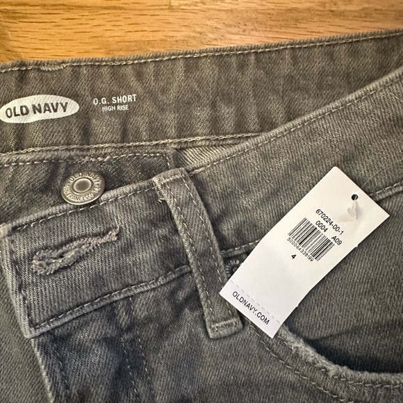 Old Navy Women's High-Waisted O.G. Gray 3" Cut-Off Jean Shorts - Picture 4 of 6
